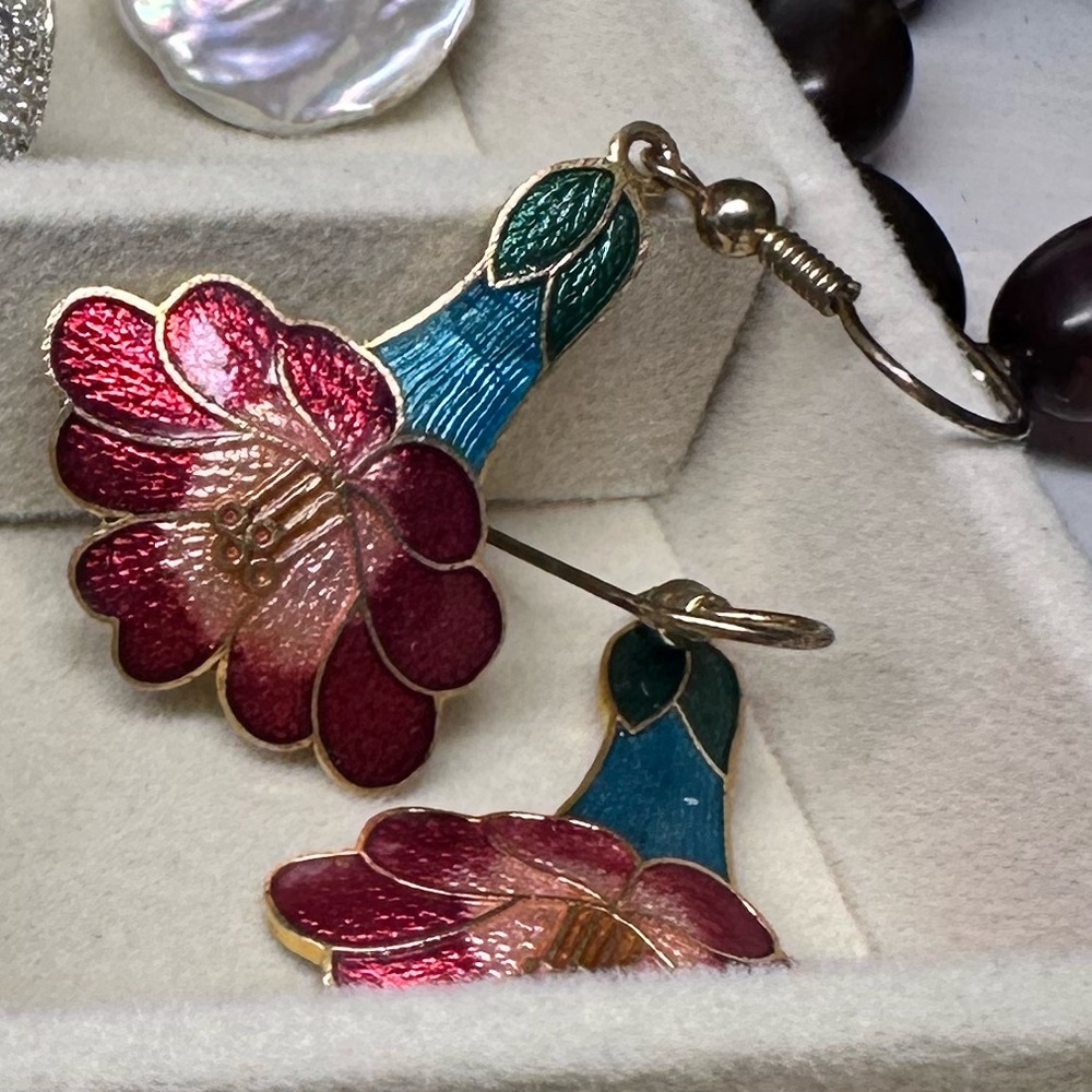 Cloisonné Elegant Gold and flower Earrings